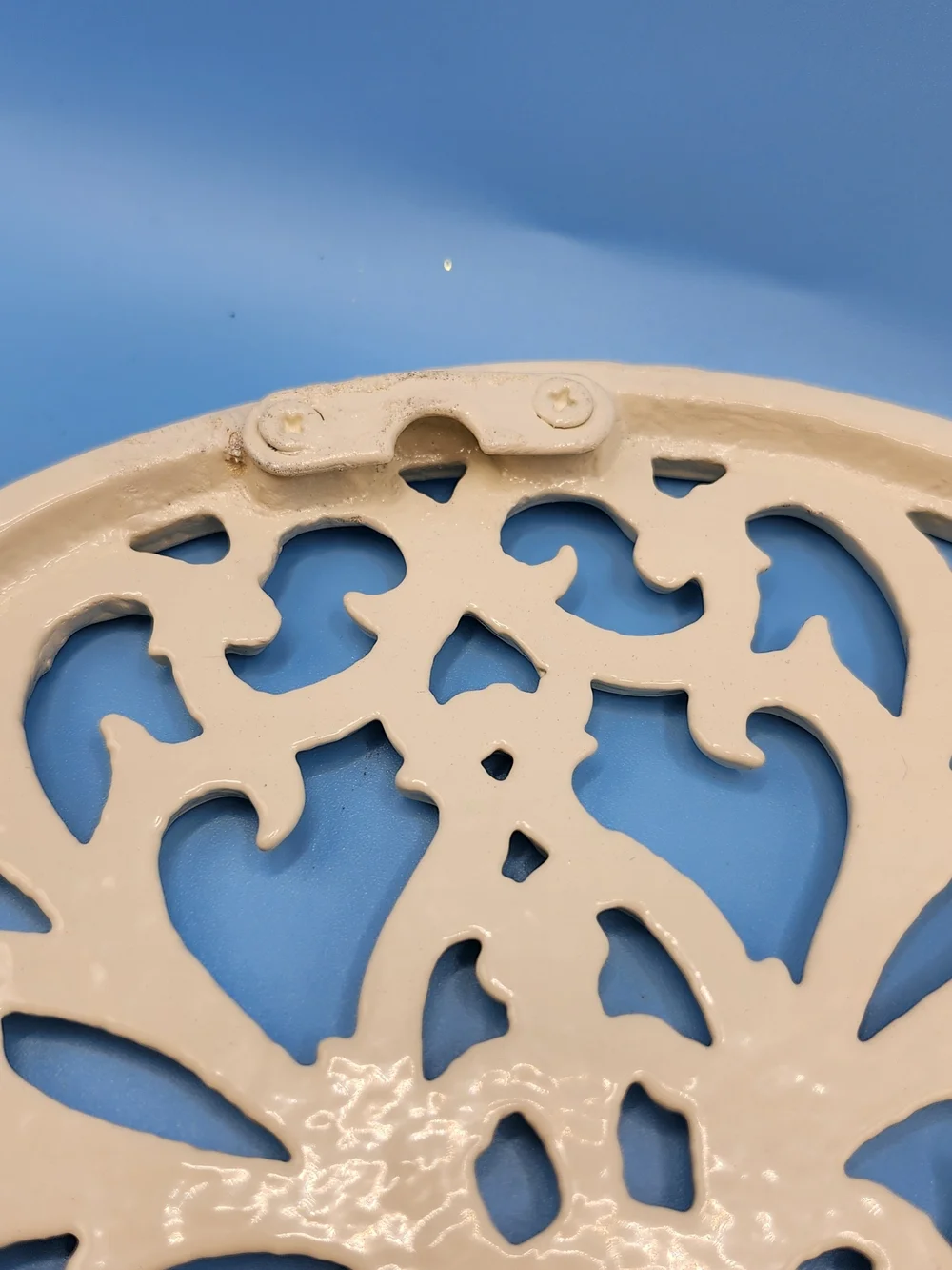 Round Cream Cast Iron Floral Scrollwork Trivet w/ Non-Slip Feet, 8 in Glossy